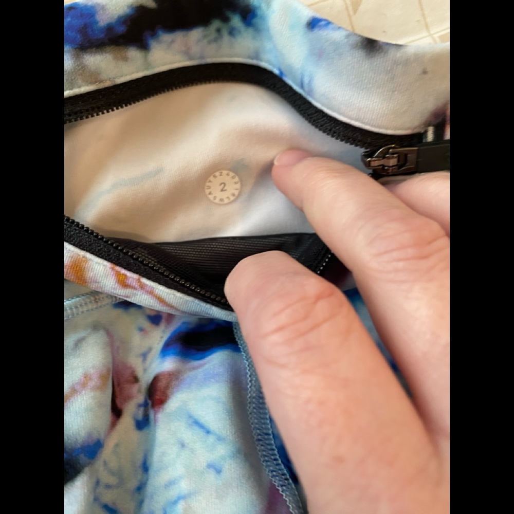 Lululemon speed up tight size 2 RARE color - Picture 7 of 8